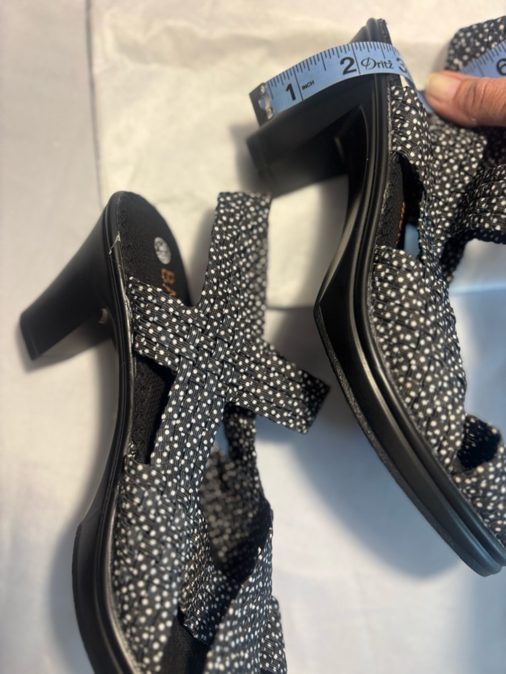 bernie mev. Black White Speckled Slip-on Heels Size 39 (8) New - Picture 5 of 7